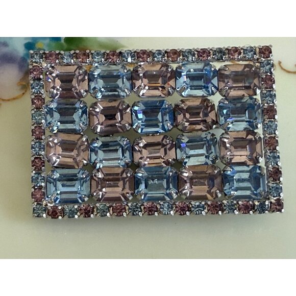 Vintage 50's Kramer NY Rhinestone Rectangle Brooch Blue Pale Lavender - Picture 2 of 10